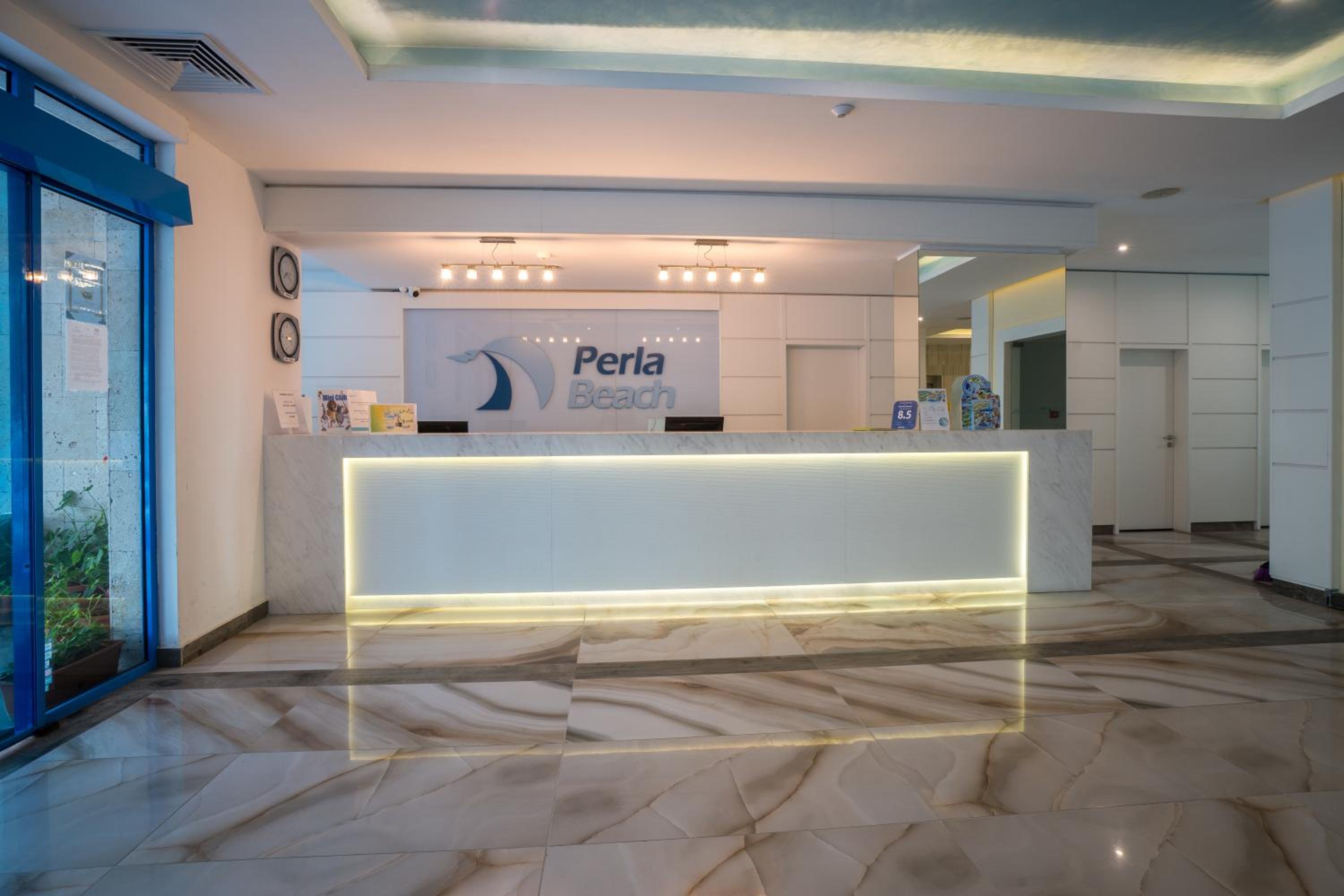 Perla Beach Hotel III 7/50