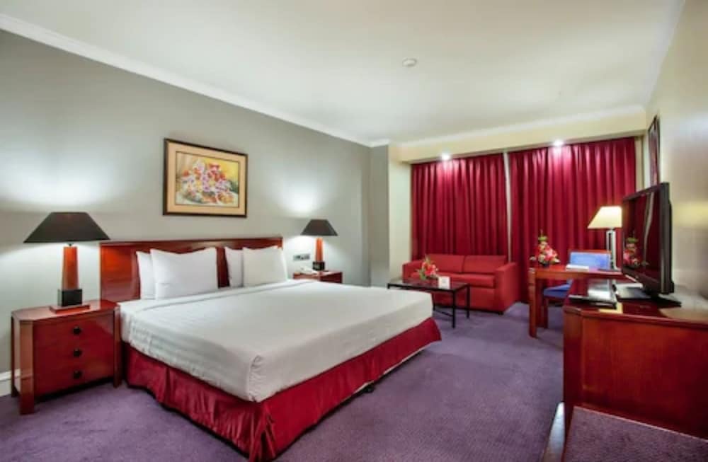 Surabaya Suites Hotel Powered by Archipelago 18/66