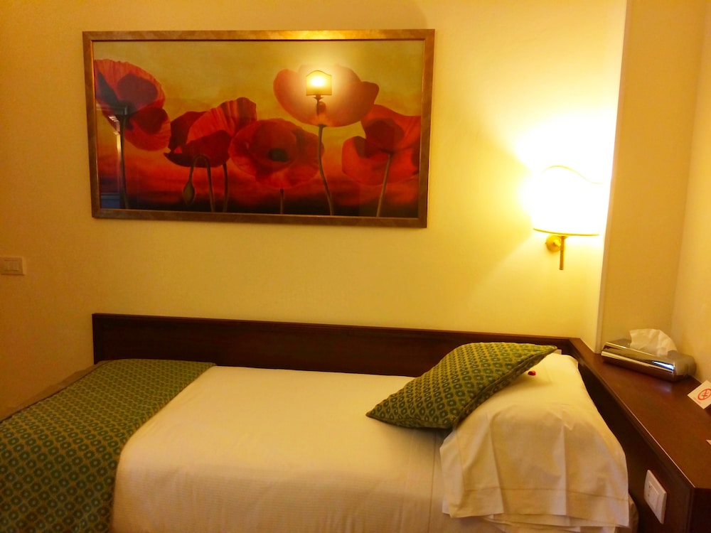 Hotel Athena Siena 12/22