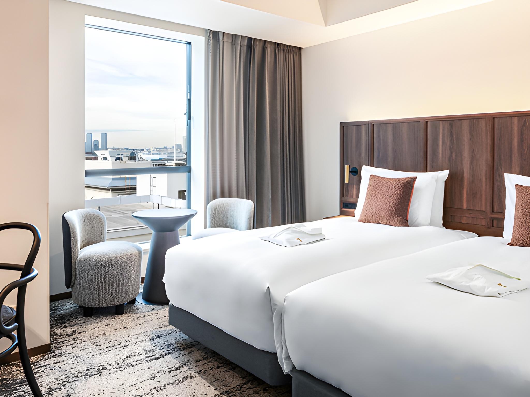 Essential, Hollywood, Twin Beds