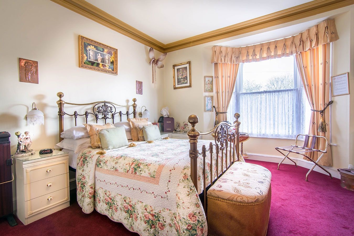 Victorian, Romantic, Double Bed, External Bathroom