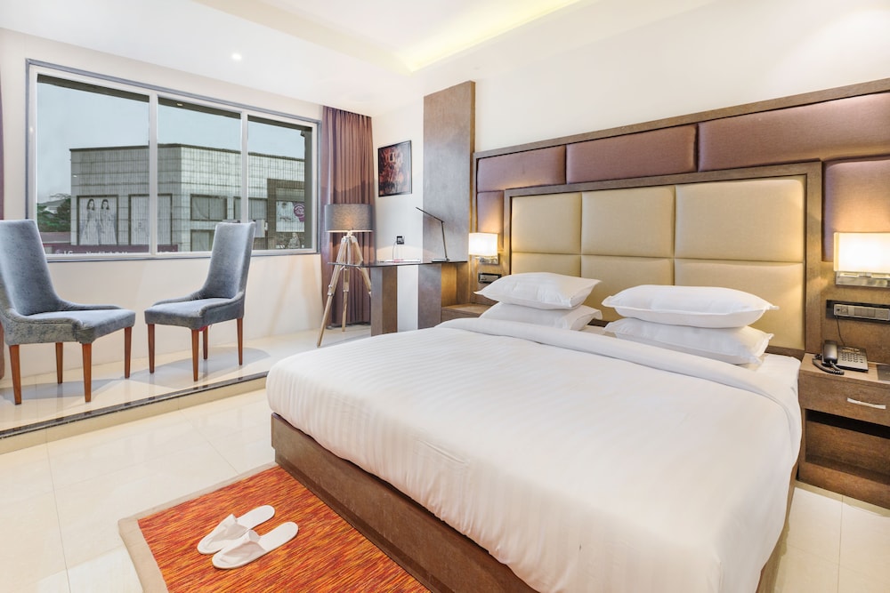 AURA ONE HOTEL 20/45