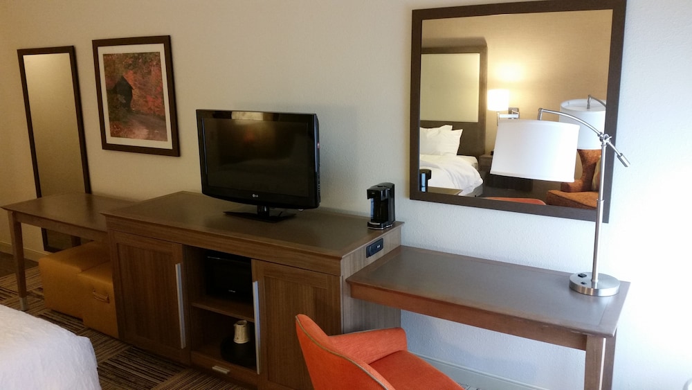 Hampton Inn Commerce 12/37