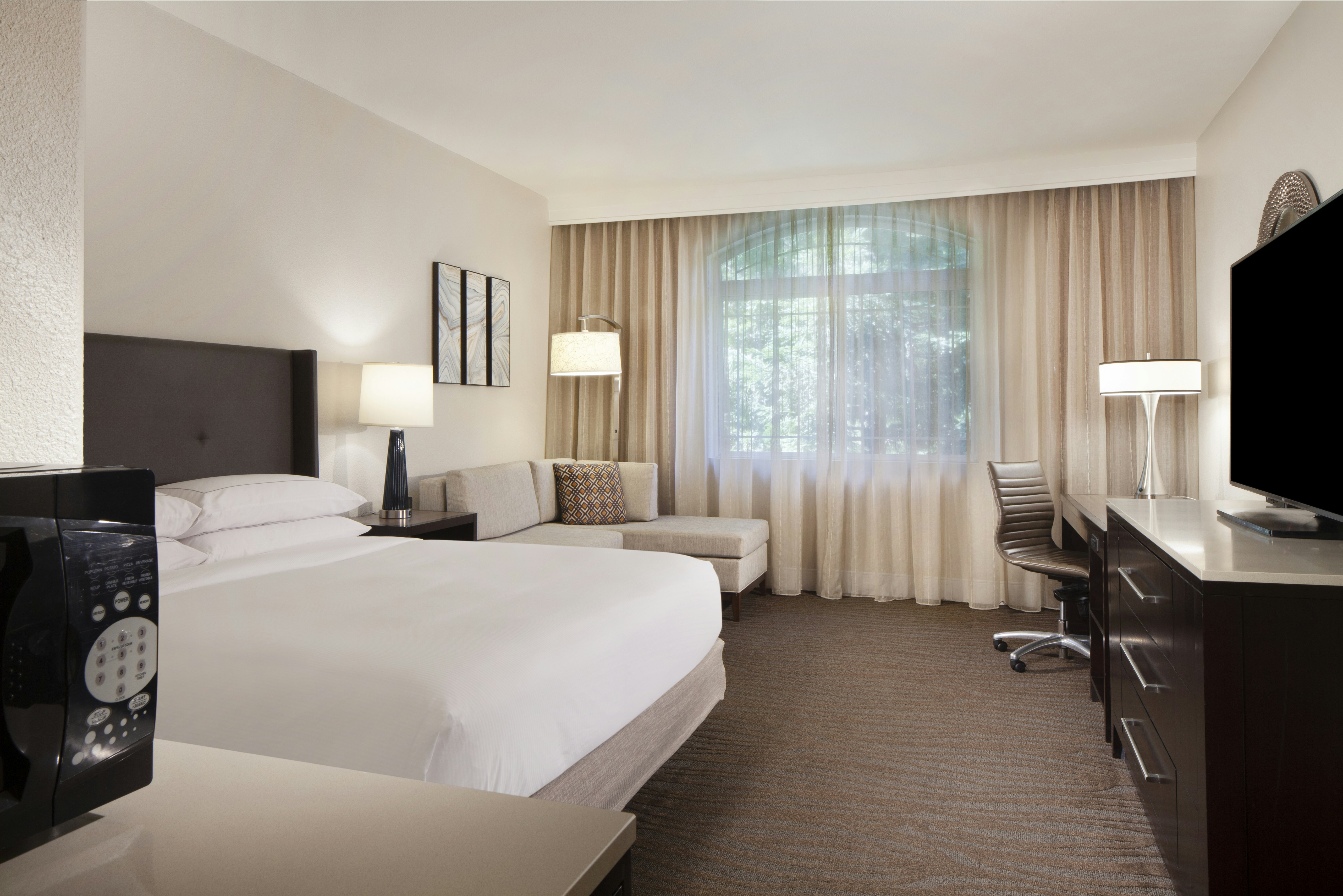 غرفة بسرير كينج، Hilton Santa Cruz/Scotts Valley 2/3