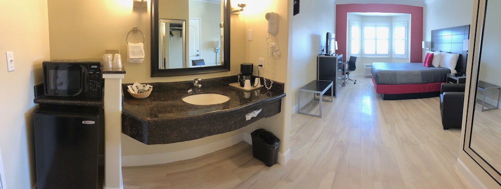 Gateway Inn and Suites Hotel 31/46