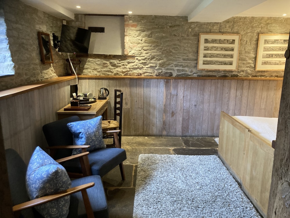 Old Downton Lodge 28/50