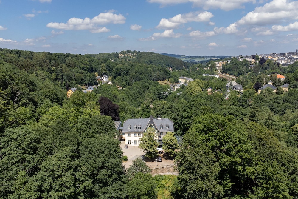 Parkhotel Waldschlösschen 60/65