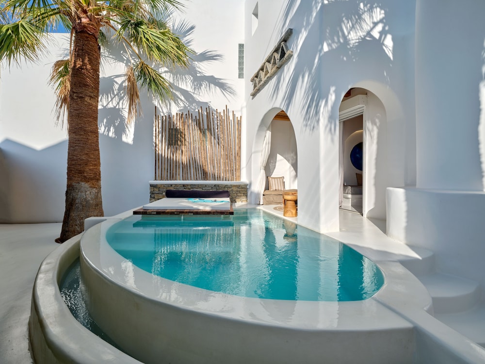 Zefi Hotel & Suites 46/75
