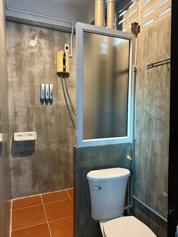 Baan Nampetch Hostel 50/50