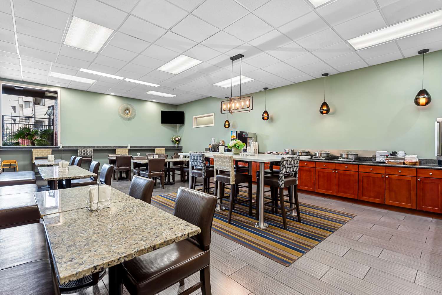 Best Western Cascadia Inn 7/11