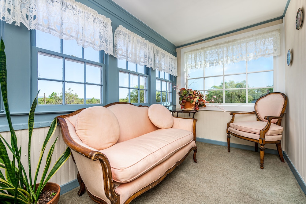 Wayside Inn 46/72