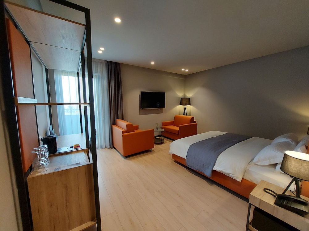Mulaj Hotel Tirana 24/63