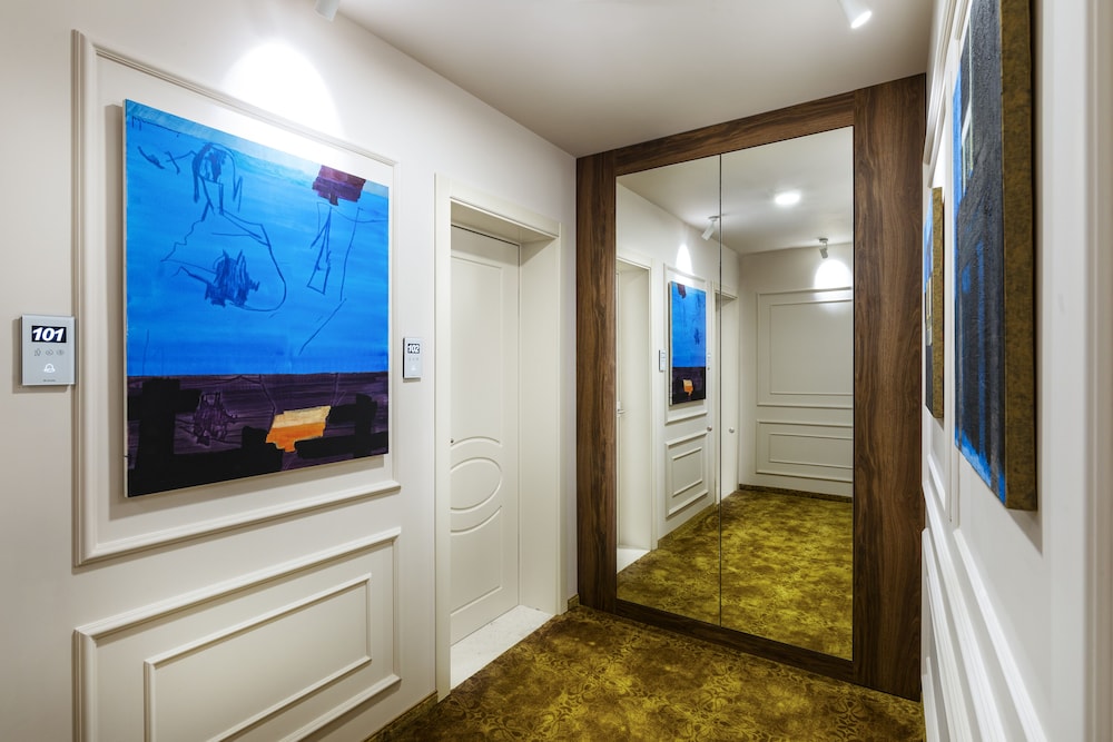 Hotel Gallery 37 36/58