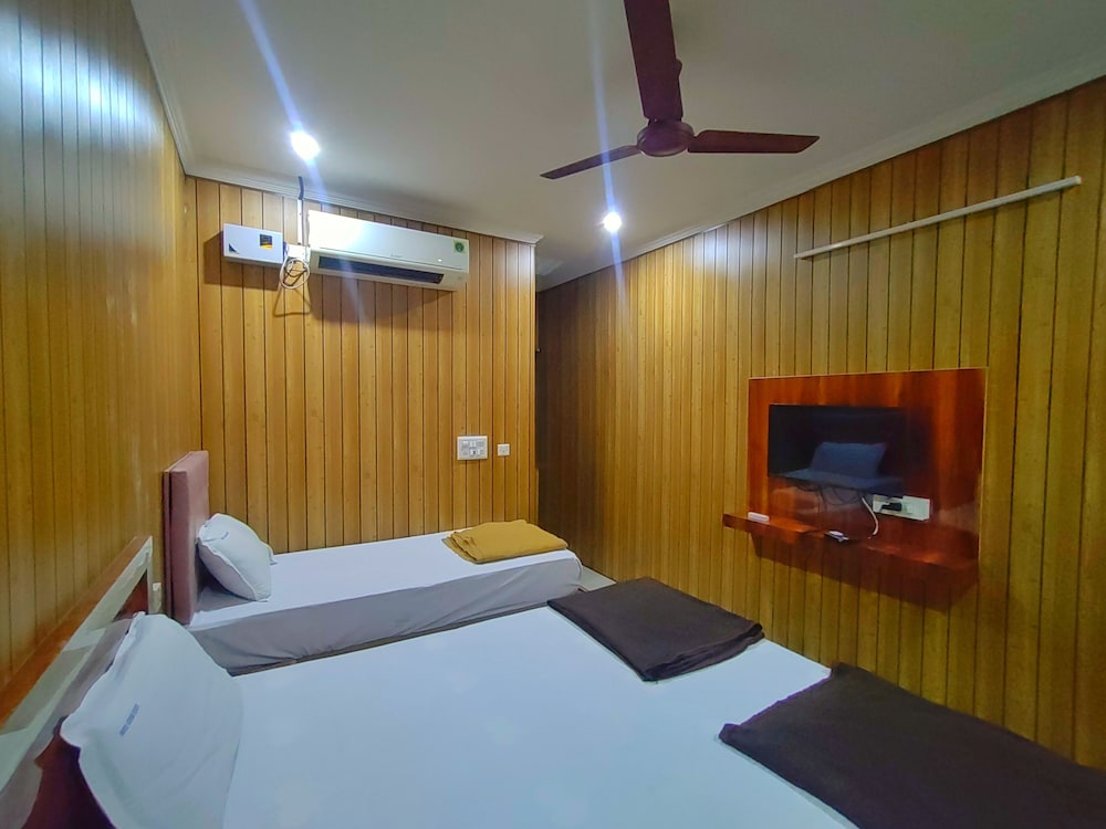 Hotel Govind Heights 16/40