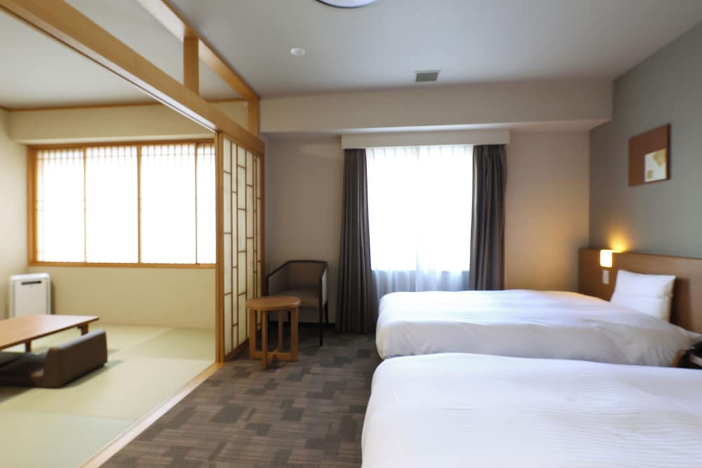 JAPANESE WESTERN, TWIN BEDS, 3 FUTON BEDS