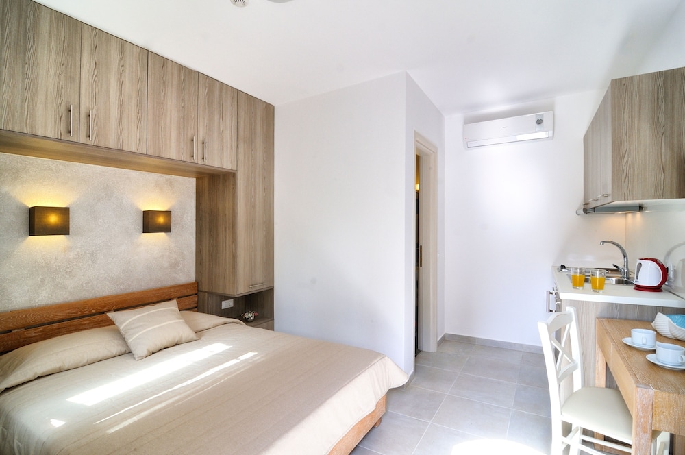 MYRTOS MARE SUITES 8/46