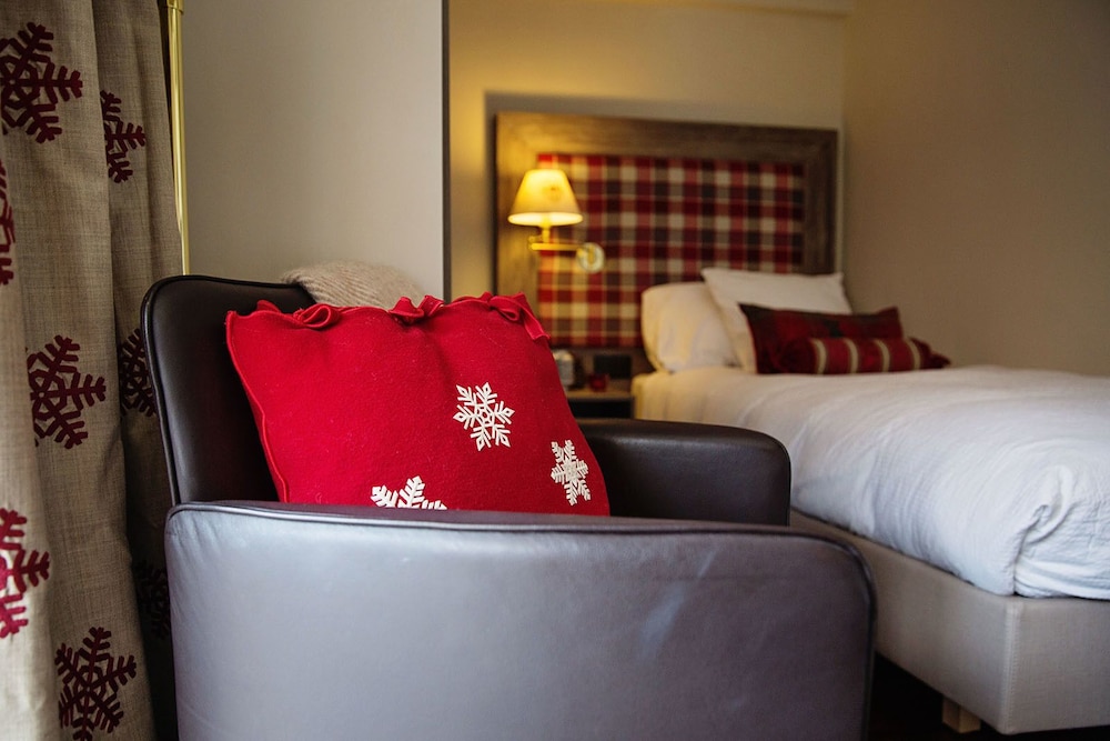 Hotel Bristol 24/47