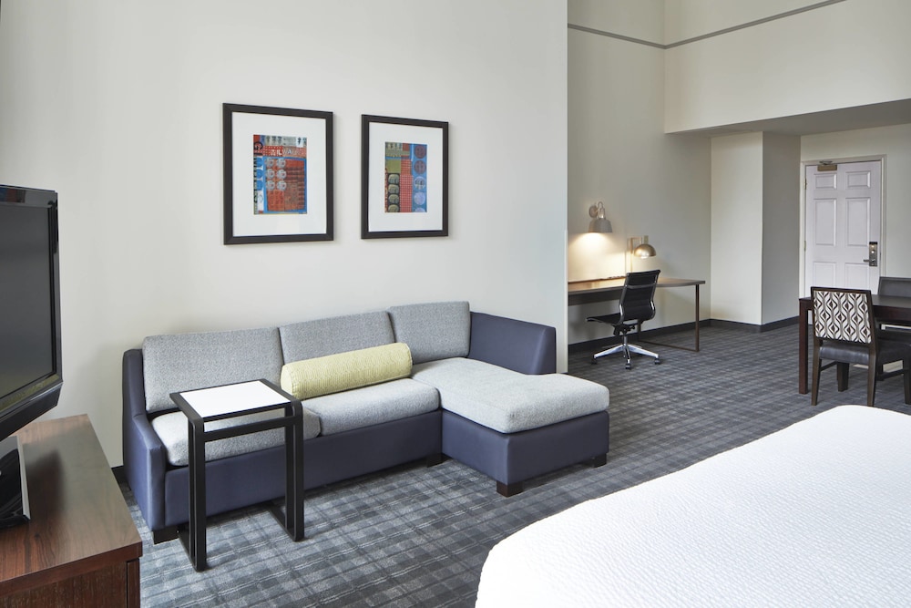 Residence Inn Milwaukee Downtown by Marriott 20/54