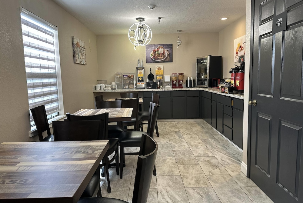 Super 8 by Wyndham Kinder/Coushatta near Casino 25/38