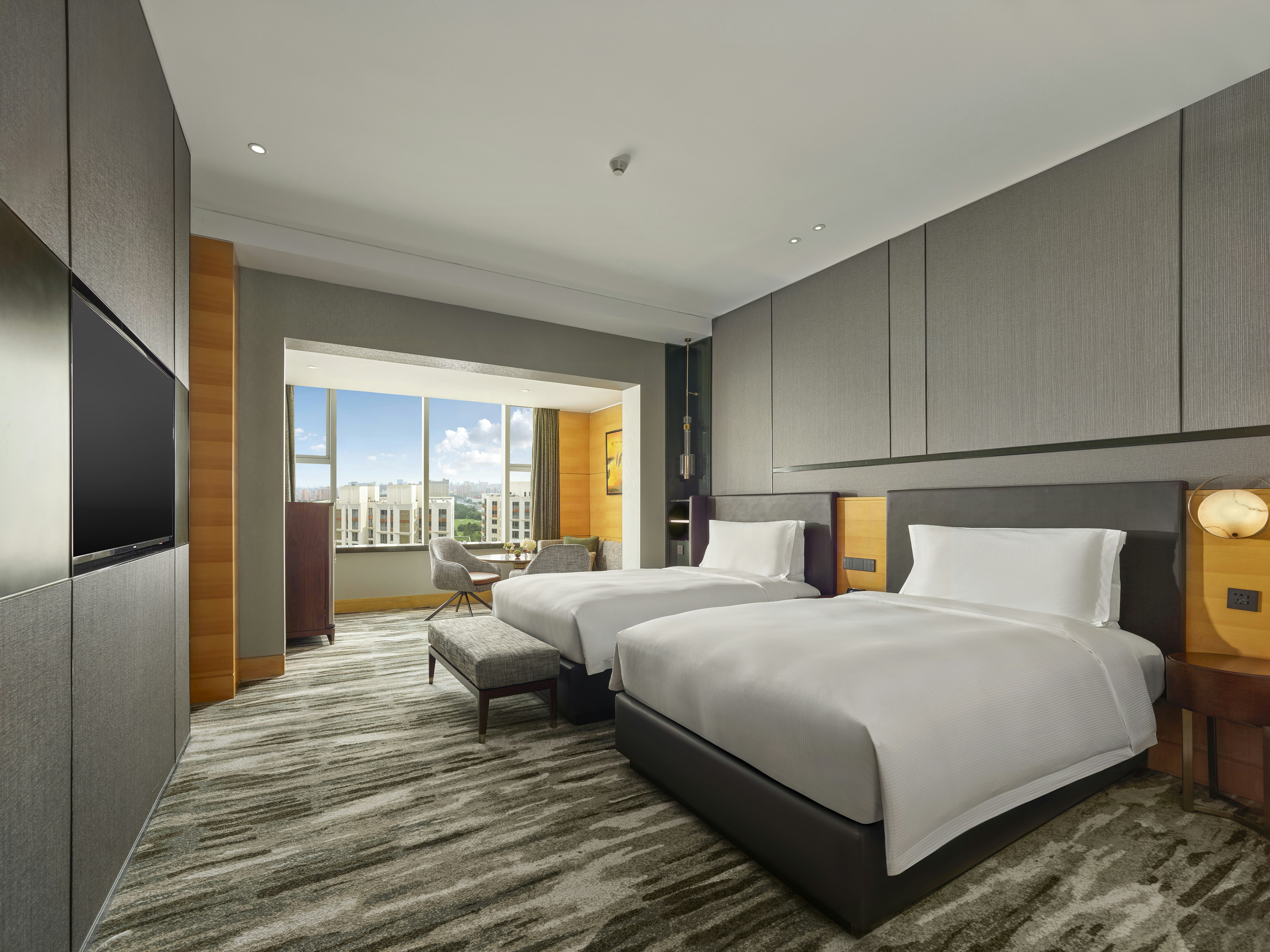 SUPERIOR, DELUXE, TWIN BEDS