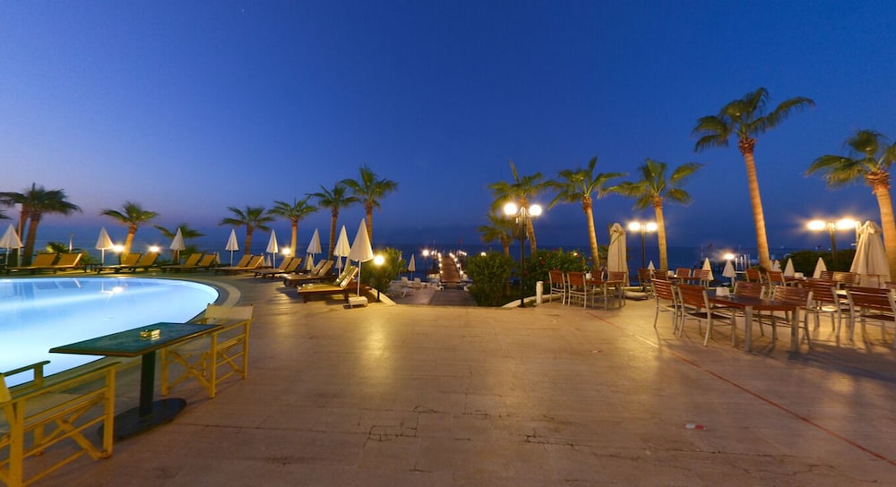 Anitas Beach Hotel 25/32
