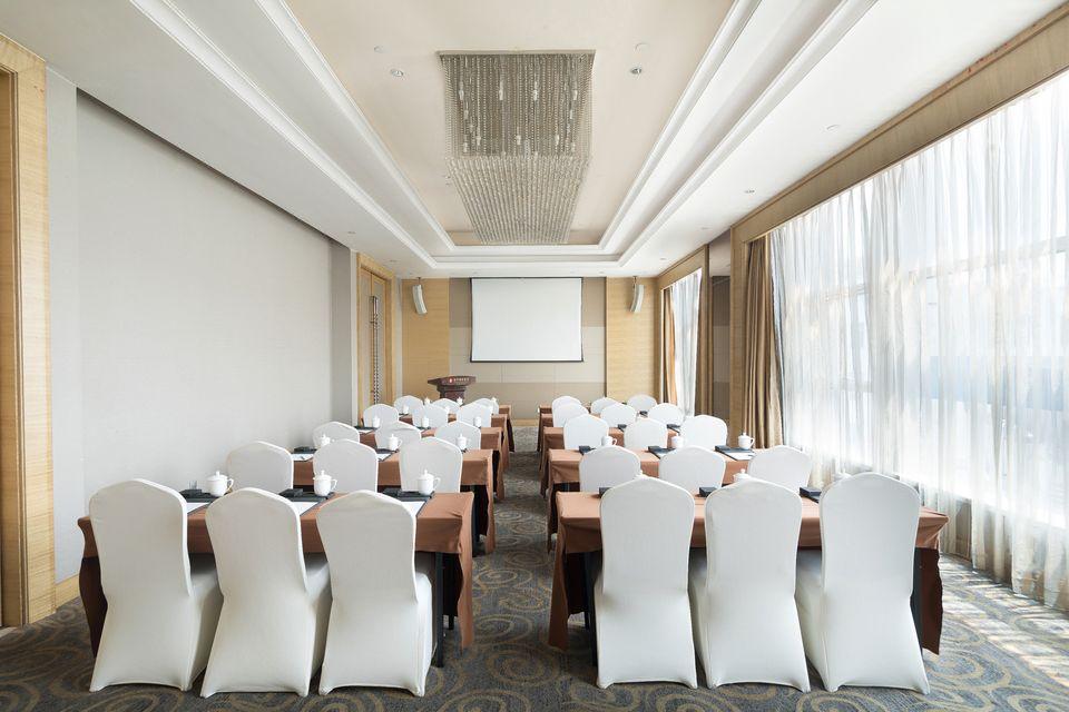 Xinhua Jianguo Hotel 38/48