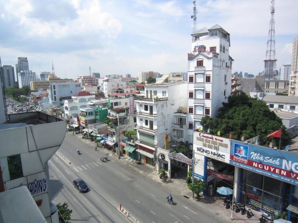 Tan Hoang Long Hotel District 5 21/30