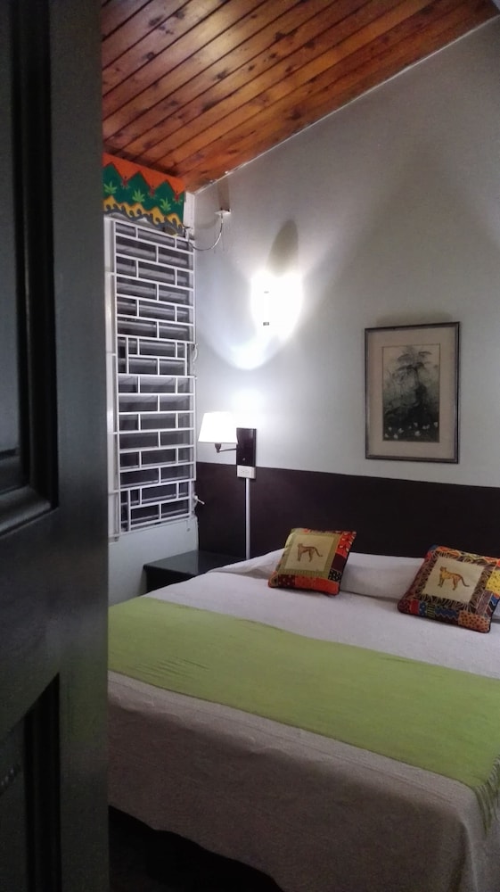 Neitas Nest Jamaican Bed And Breakfast 4/22