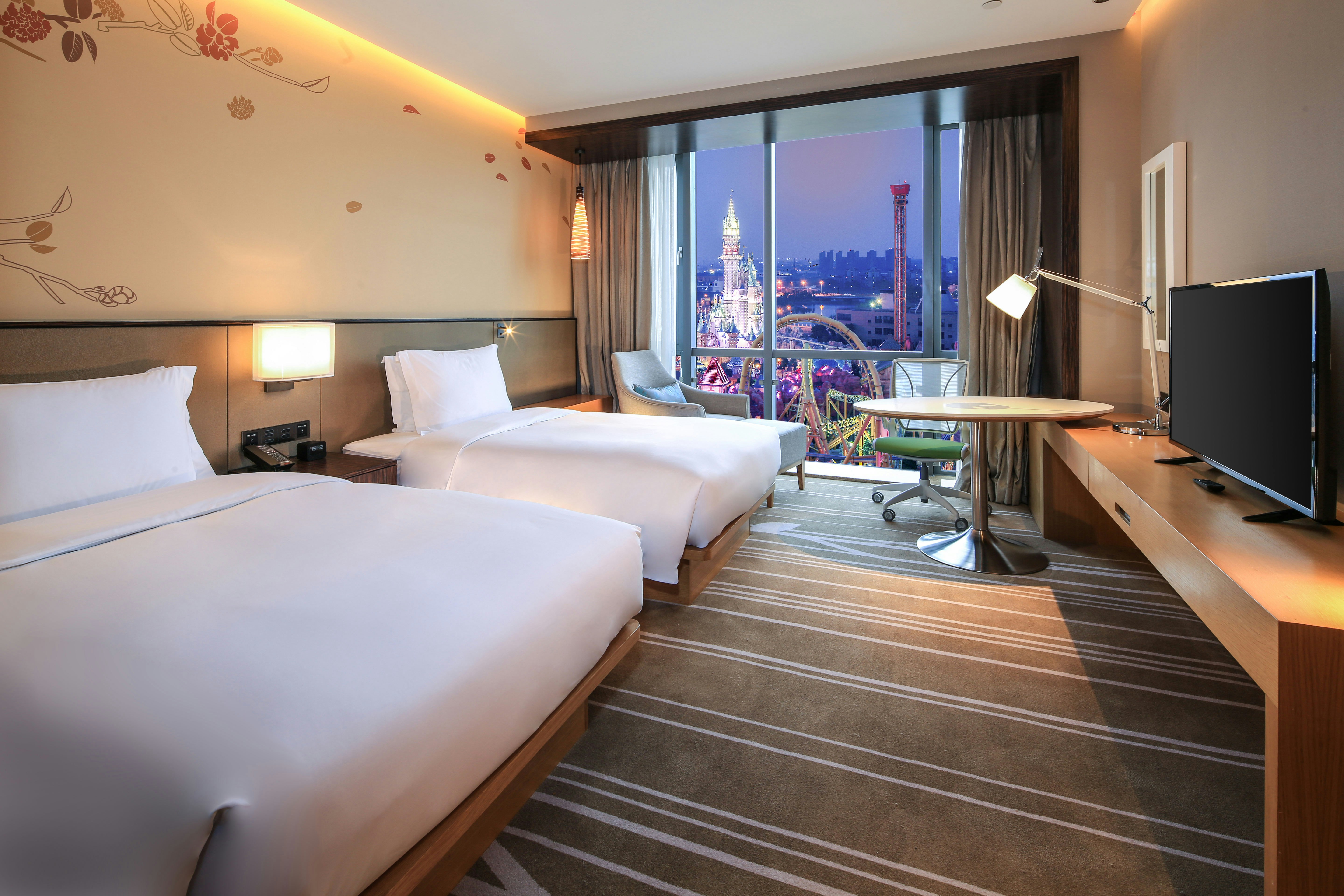 GUEST ROOM, TWIN BEDS, HIGH FLOOR