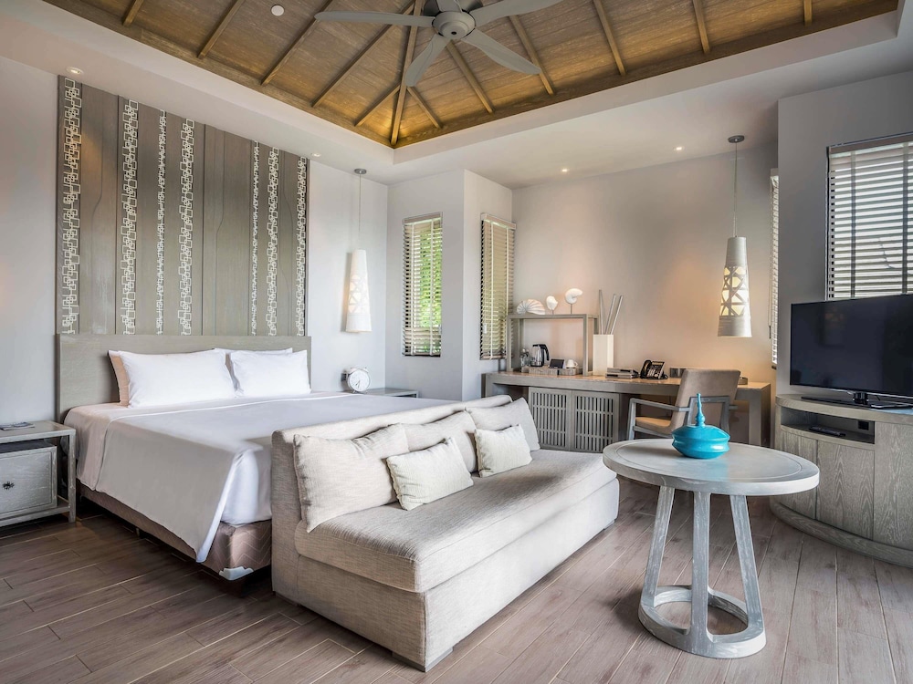 Grand, Ocean, King Bed