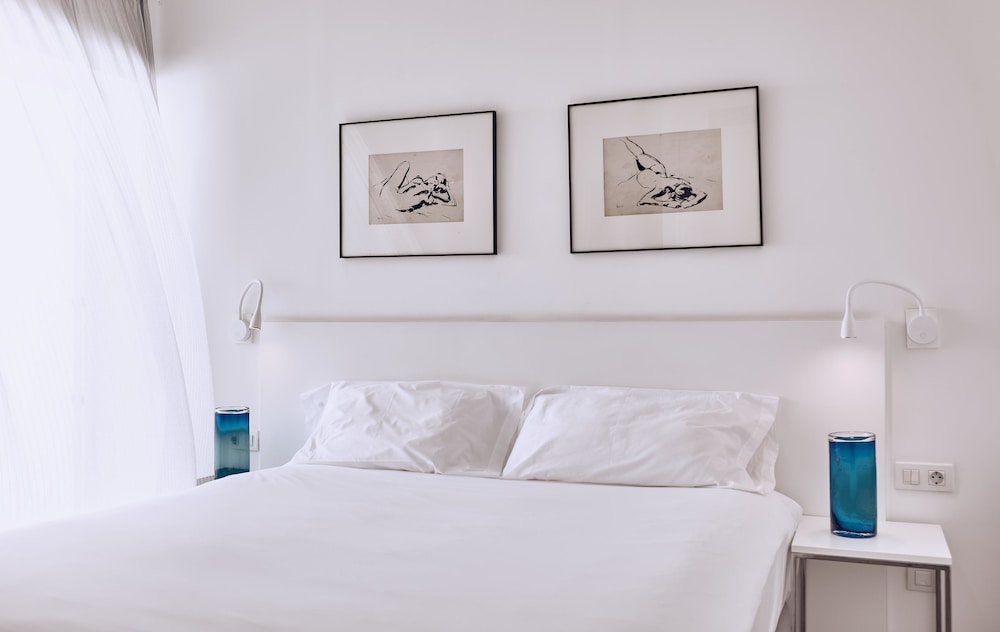 3 Bedrooms, Infinity, Suite, 2 Double and Twin Beds, Sea View, Private Pool