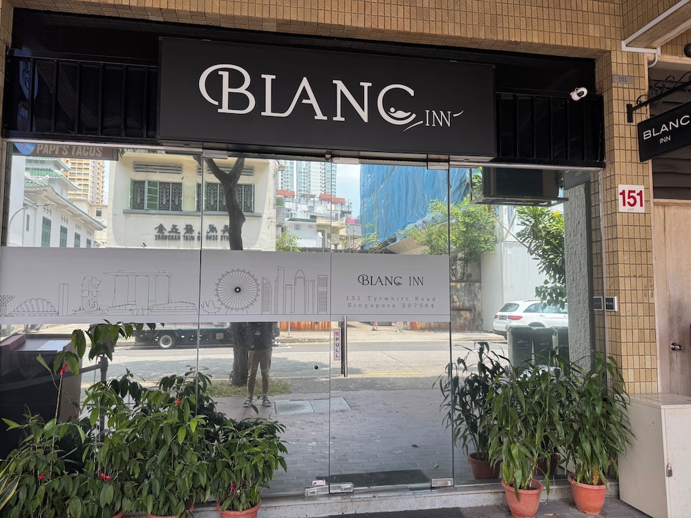 Blanc Inn 6/50