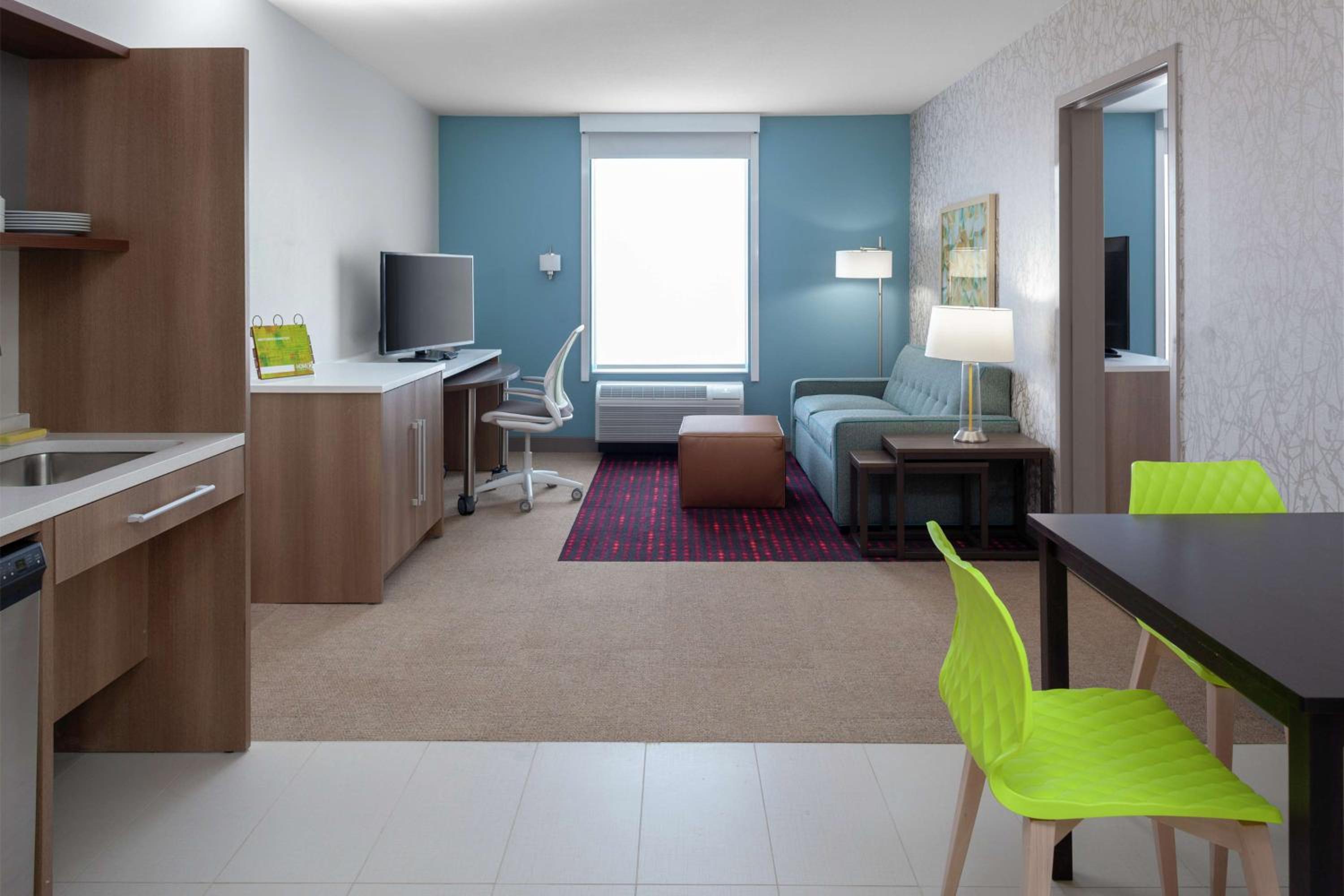 1 Bedroom, Suite, Queen Bed, Sofa