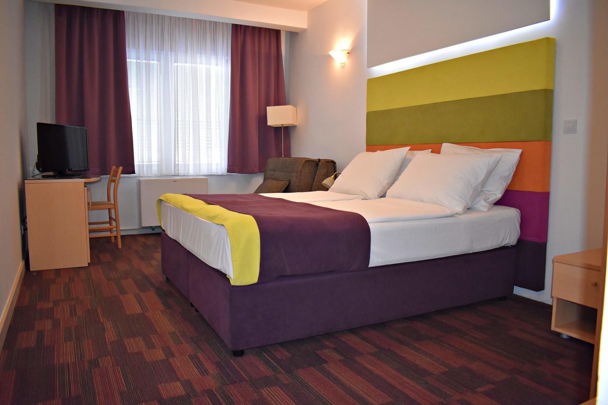 ROOM, TRIPLE