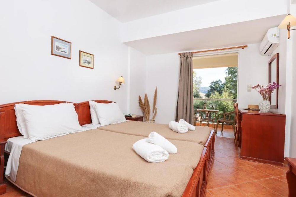 THREE STARS BEACH HOTEL 14/60