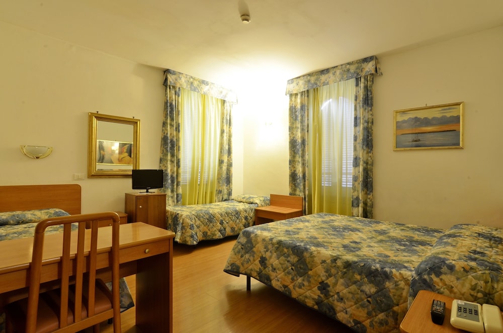 Tirreno Hotel 17/70