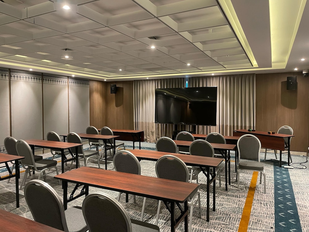 Grand Anara Airport Hotel 38/50