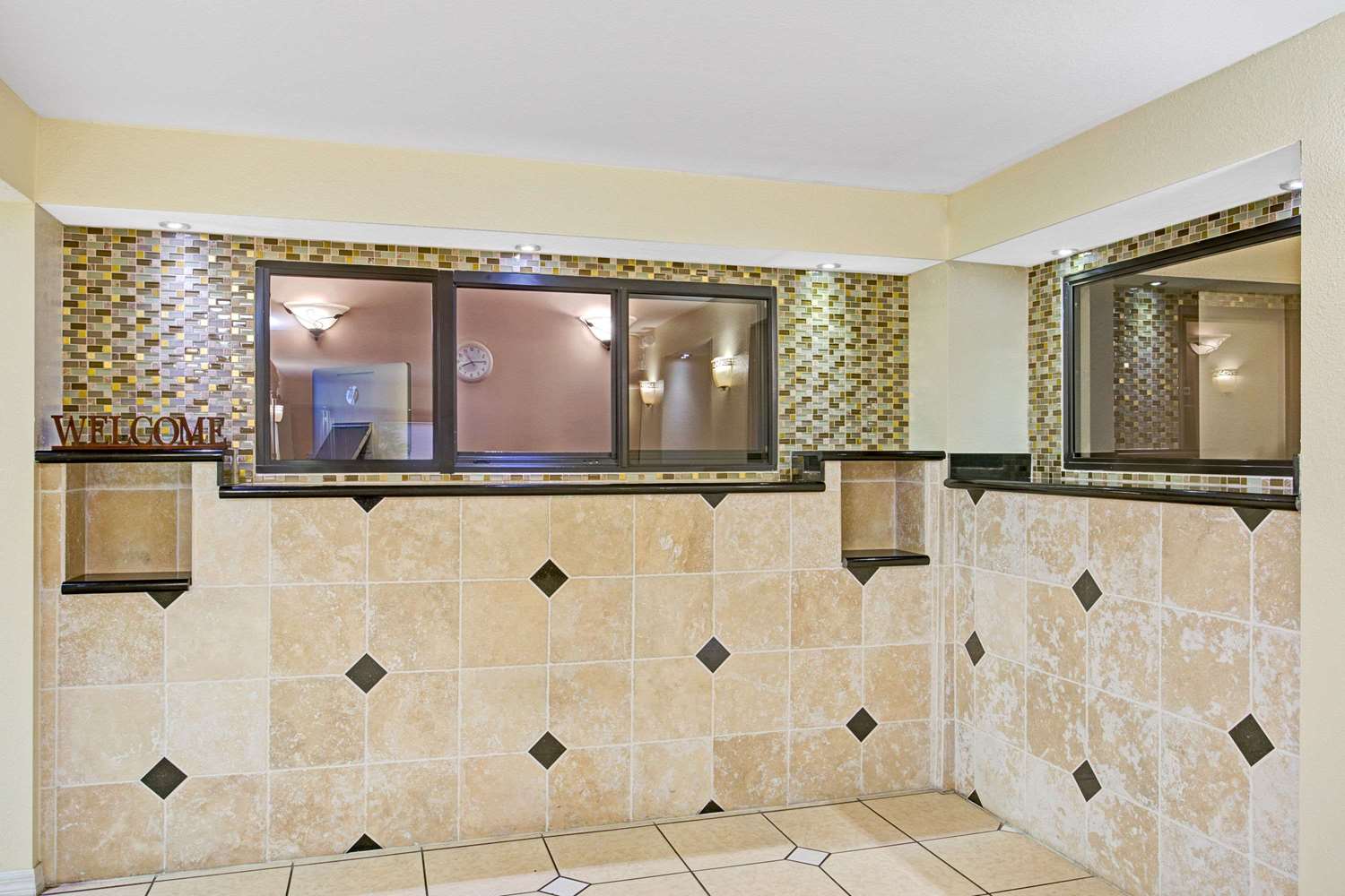 Days Inn & Suites by Wyndham Tampa near Ybor City 2/11