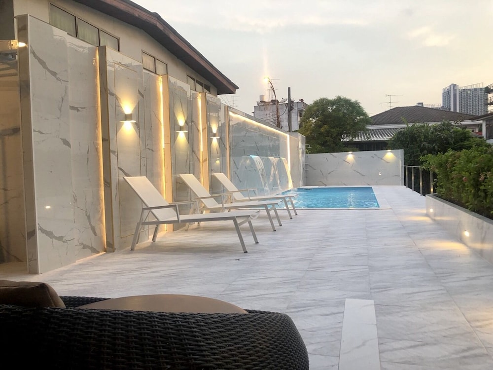 swimming pool spa