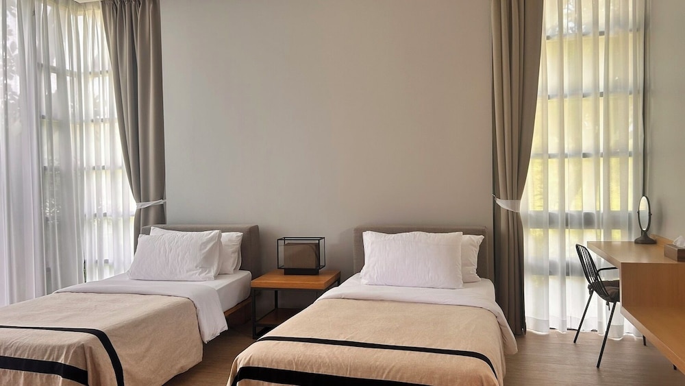 MUTHI MAYA FOREST POOL VILLA RESORT 24/78
