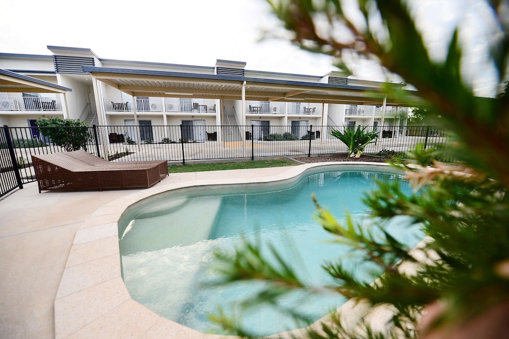 Oaks Middlemount Suites 1/53