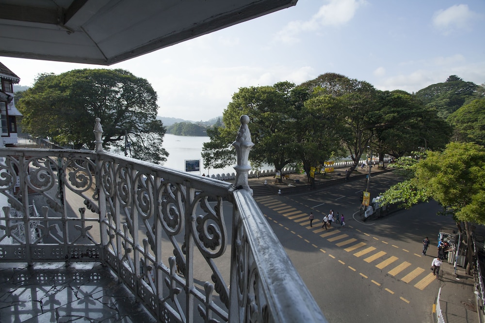 Queens Hotel in KANDY