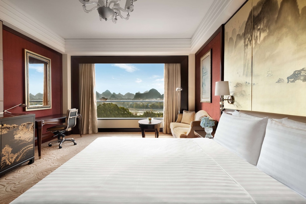 Horizon, King Bed, River View
