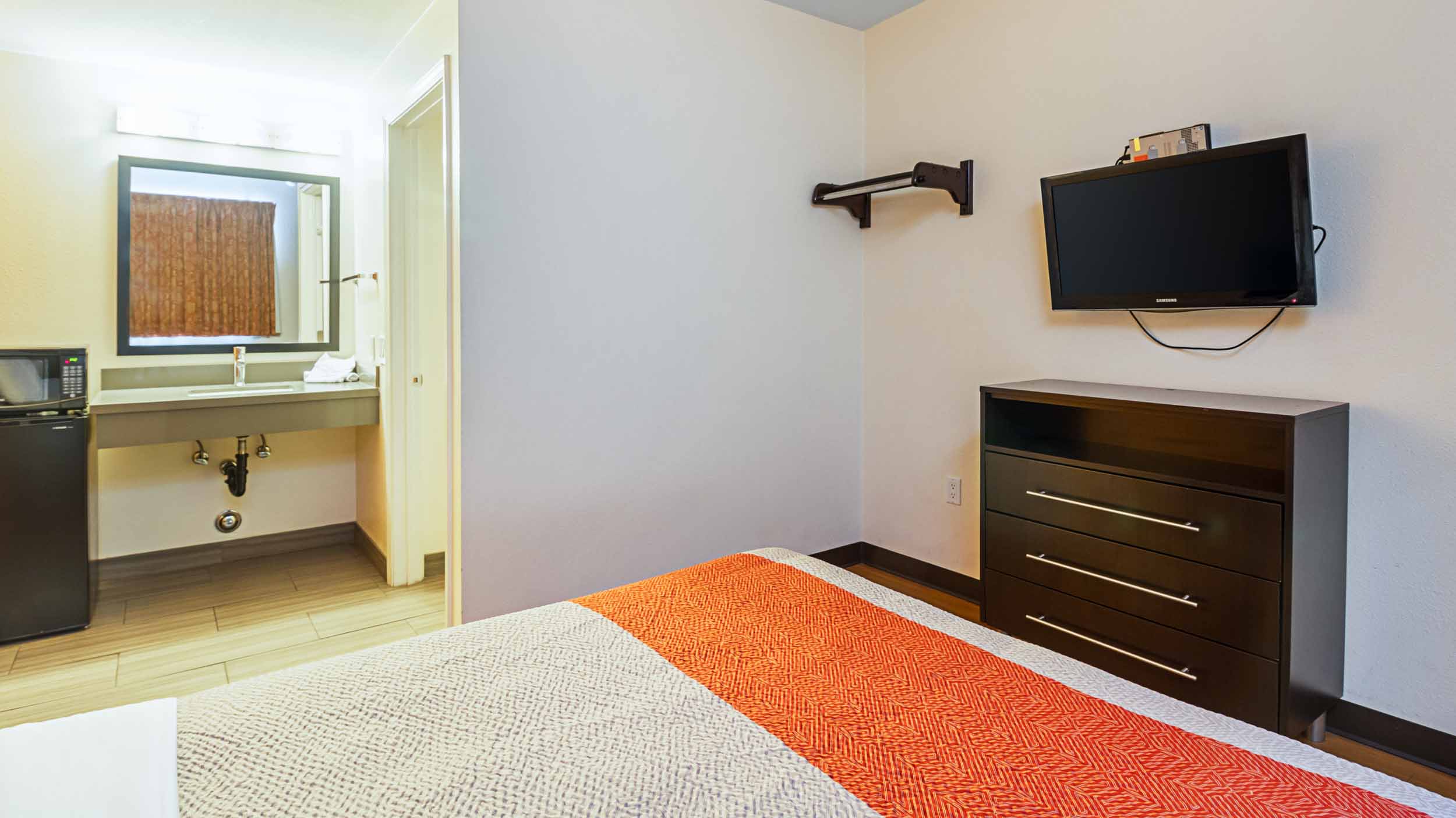 Motel6 Hesperia, CA - East 18/34