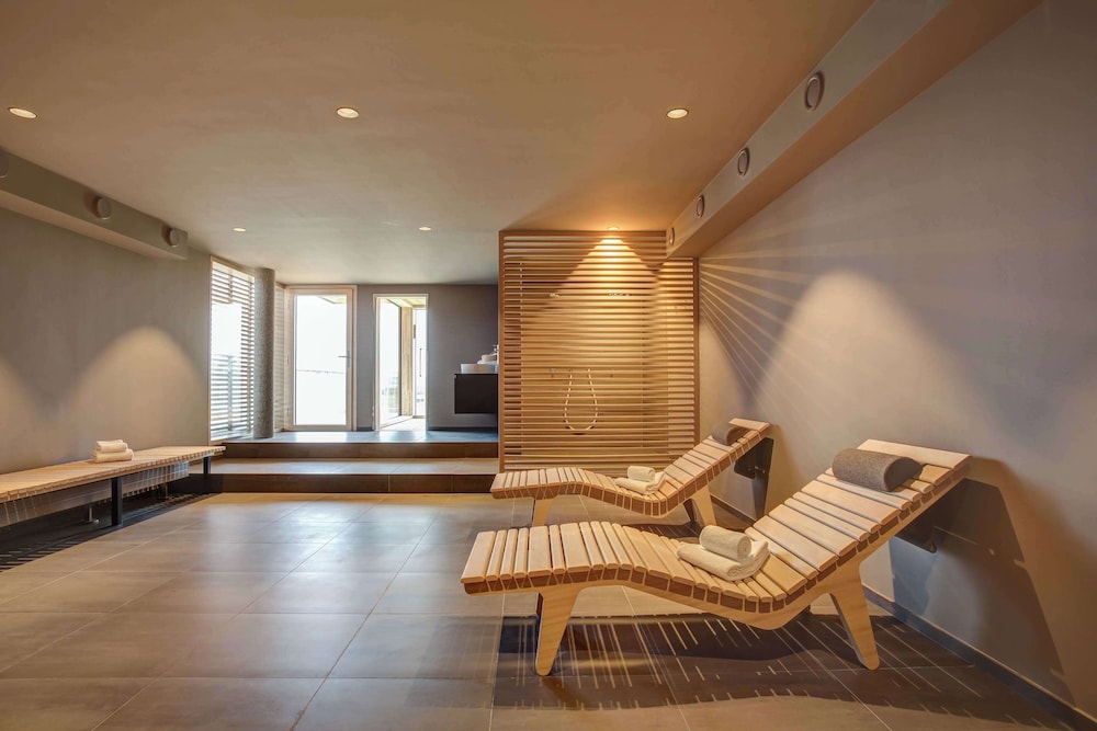 swimming pool spa
