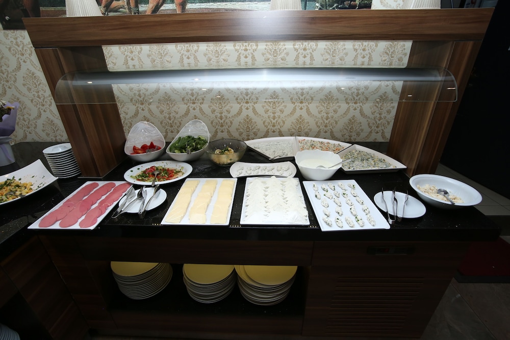 Grand Silay Hotel 12/50