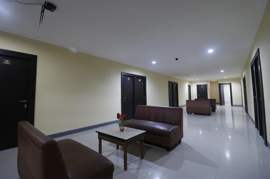 Reddoorz Near Itc Cempaka Mas 37/54