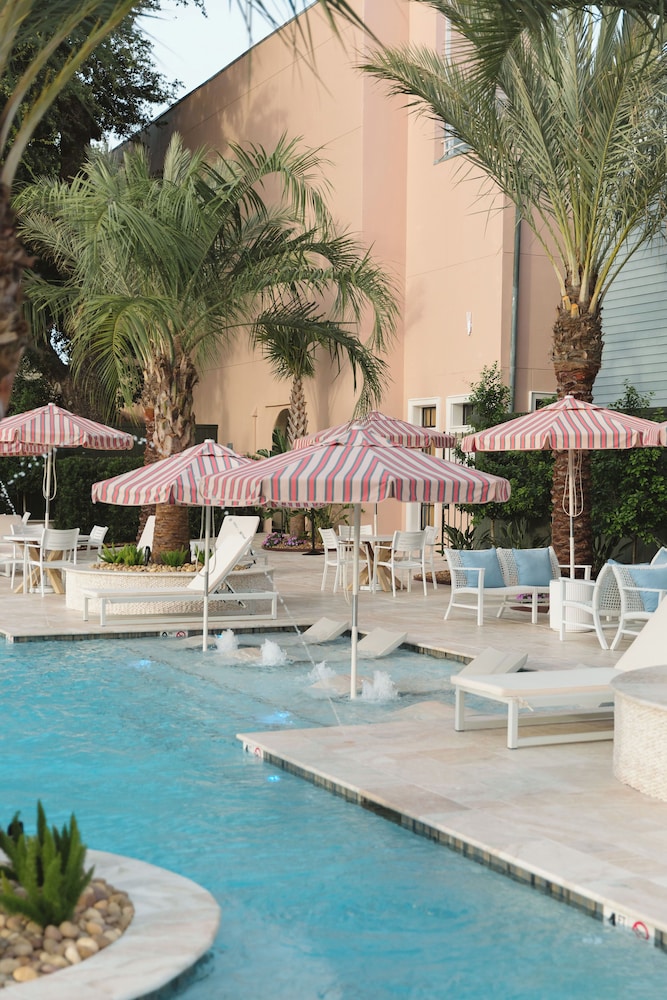 The Garden District Hotel 42/46