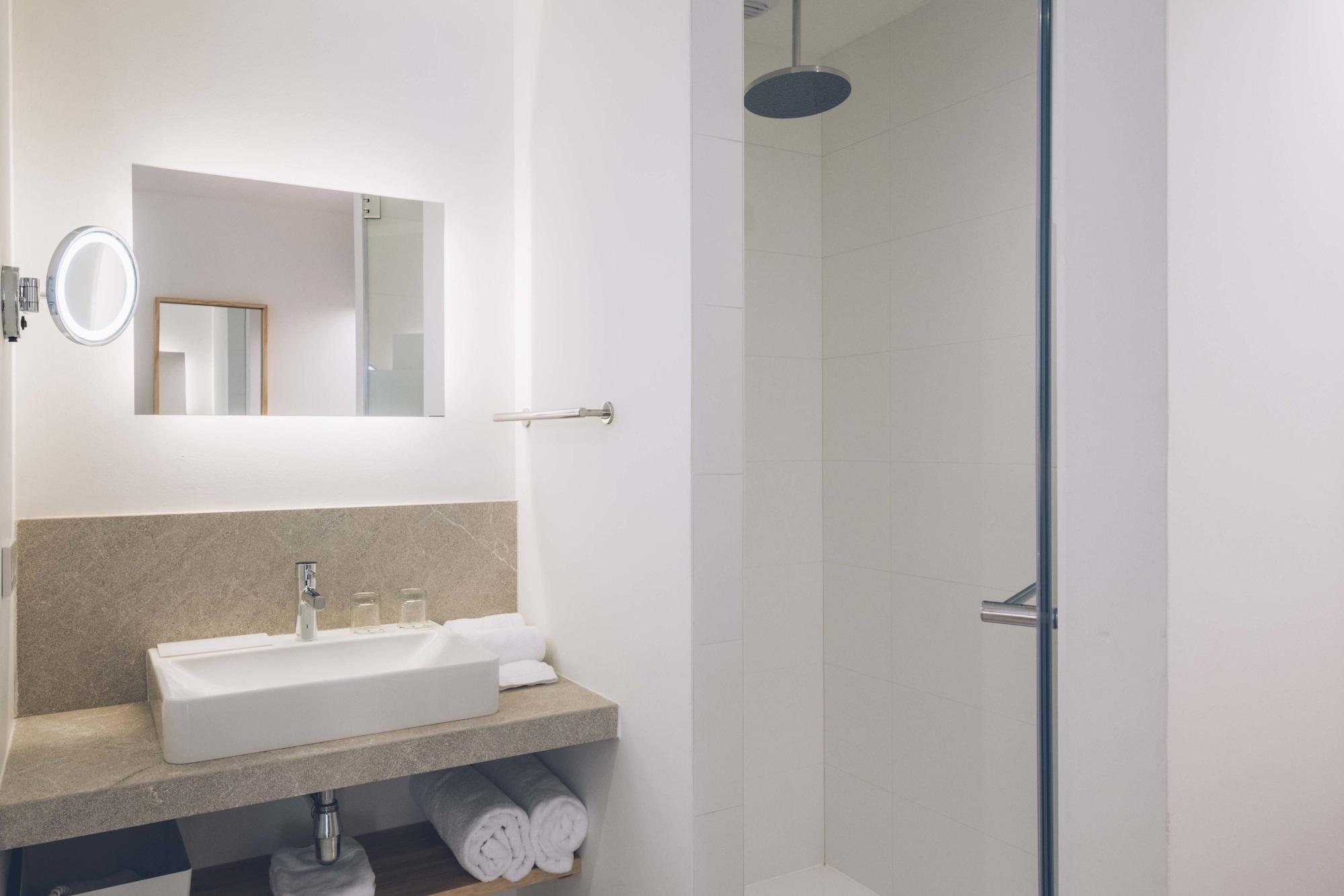 Room, Triple, Garden View, Pool Side، AYA Seahotel - Adults Only 4/4