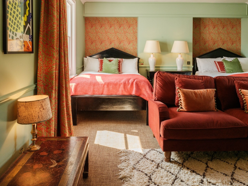 Pembroke Arms 28/50